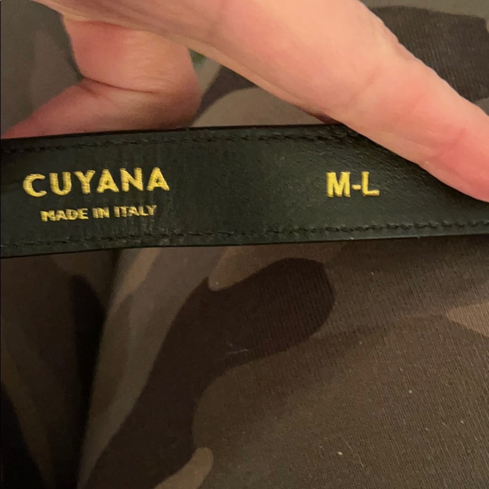 Cuyana Black Leather Belt with Gold Hardware - Picture 2 of 3
